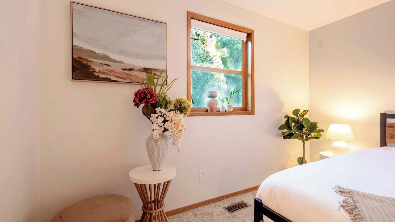 Photo of Bedroom in Maple Heights-Lake Desire
