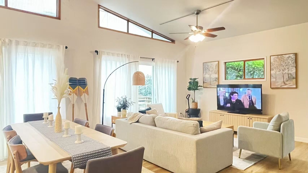 Photo of Livingroom in Maple Heights-Lake Desire