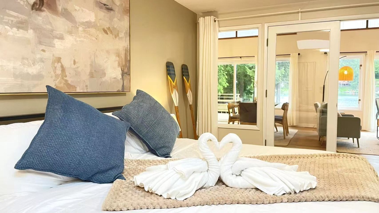 Photo of Bedroom in Maple Heights-Lake Desire