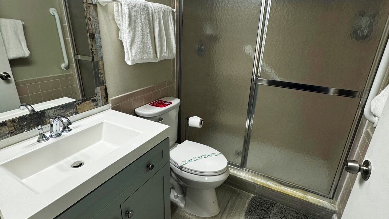 Photo of Bathroom in Harbor Hills