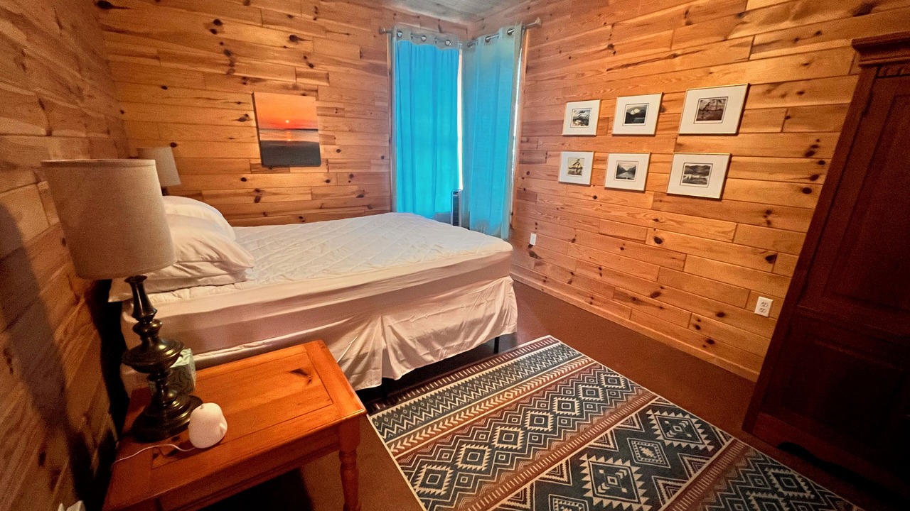 Photo of Bedroom in Miller Lake