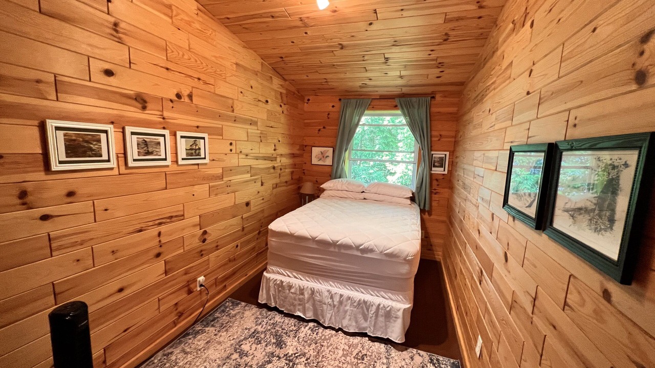 Photo of Bedroom in Miller Lake