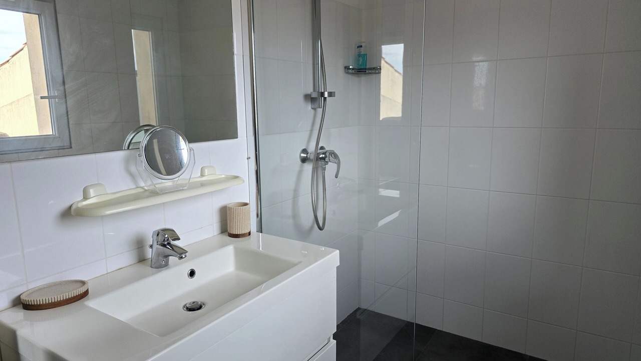 Photo of Bathroom in Nimes City Centre