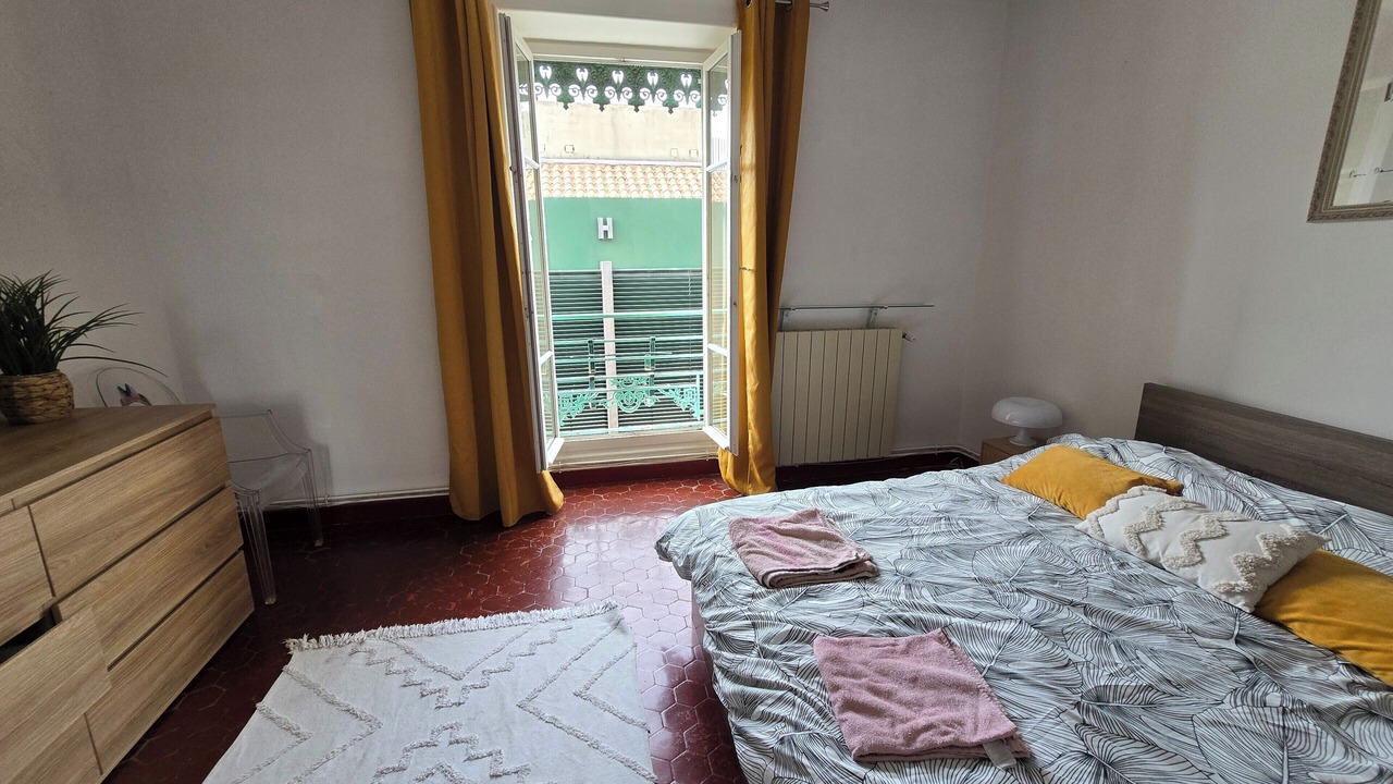 Photo of Bedroom in Nimes City Centre