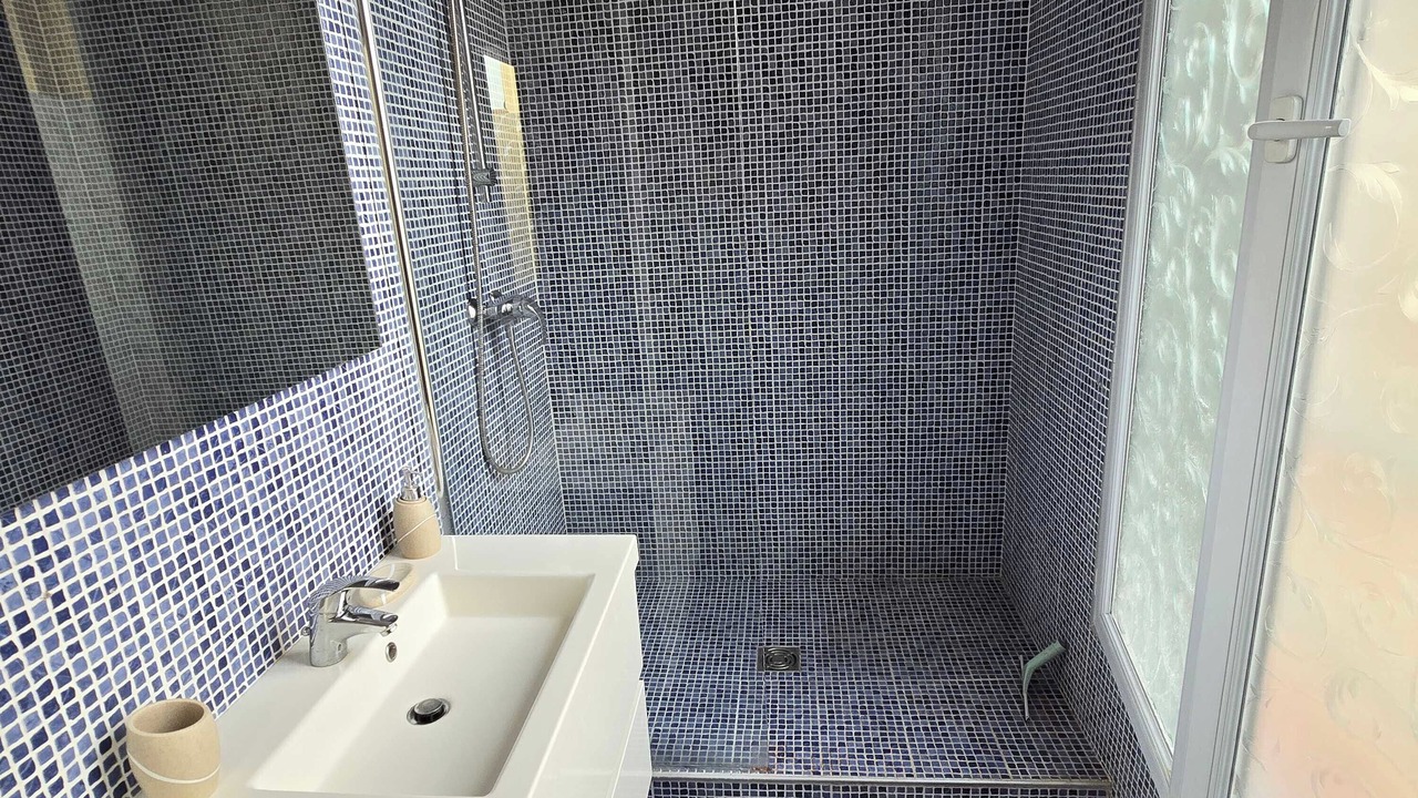 Photo of Bathroom in Nimes City Centre