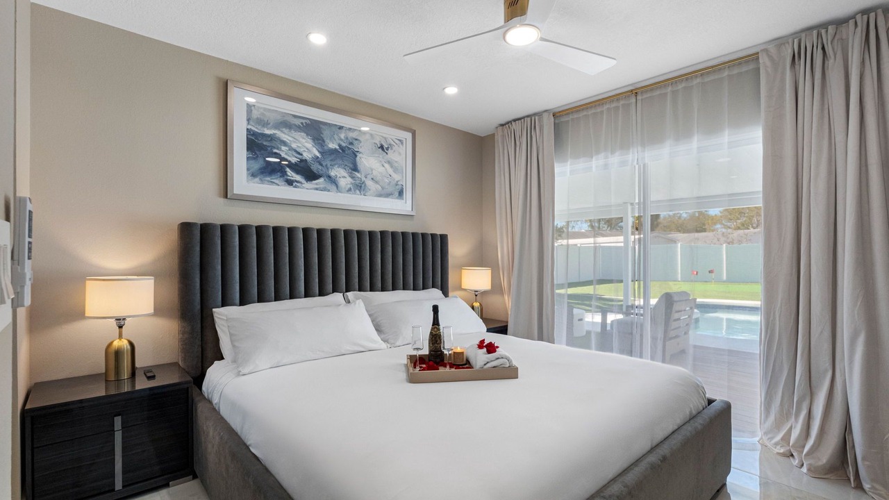 Photo of Bedroom in Town N County Park