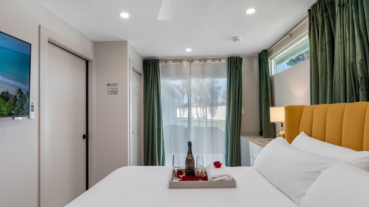 Photo of Bedroom in Town N County Park