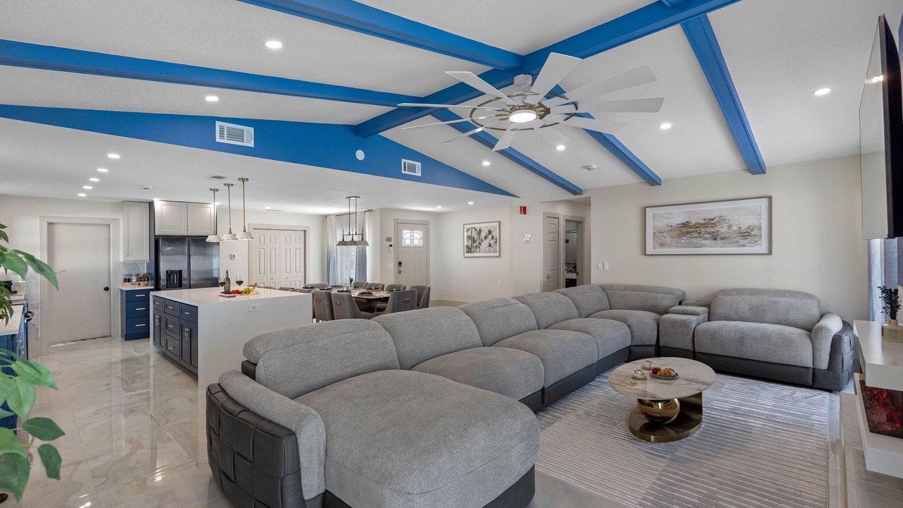 Photo of Livingroom in Town N County Park