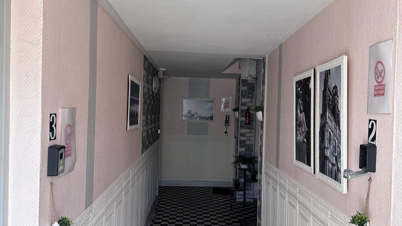 Photo of Others in Barriere Saint Marc