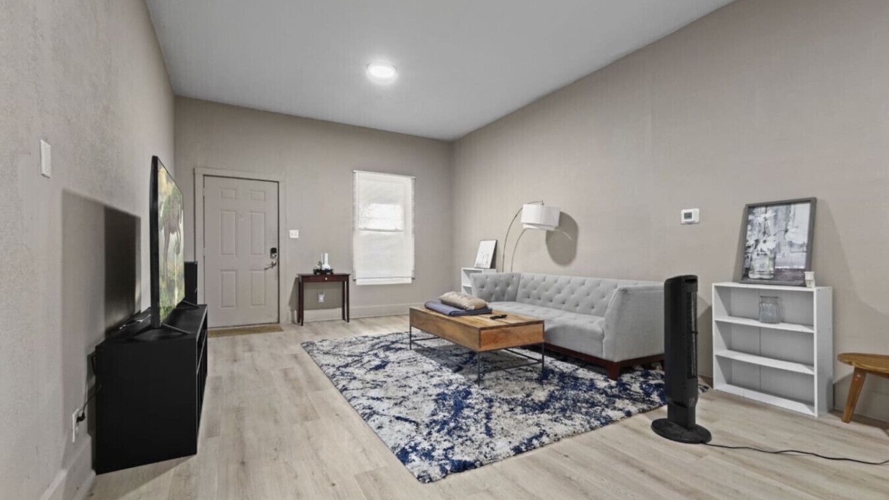 Photo of Livingroom in Near Eastside