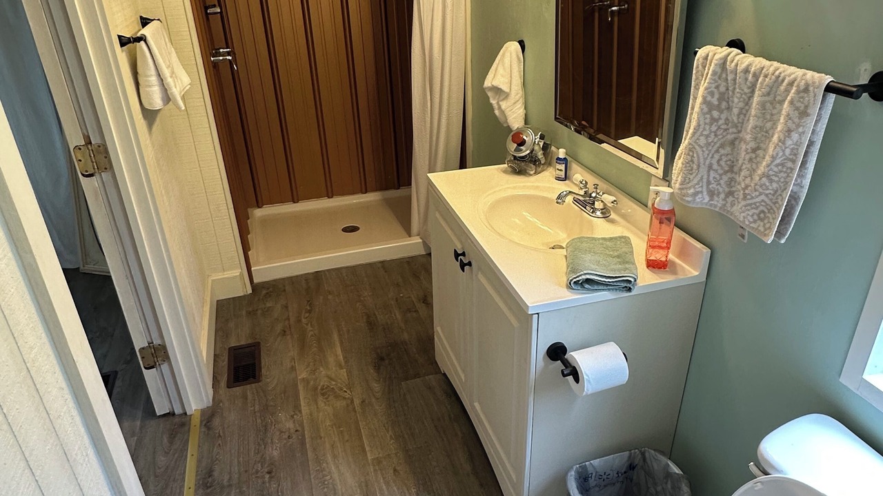 Photo of Bathroom in Mittie
