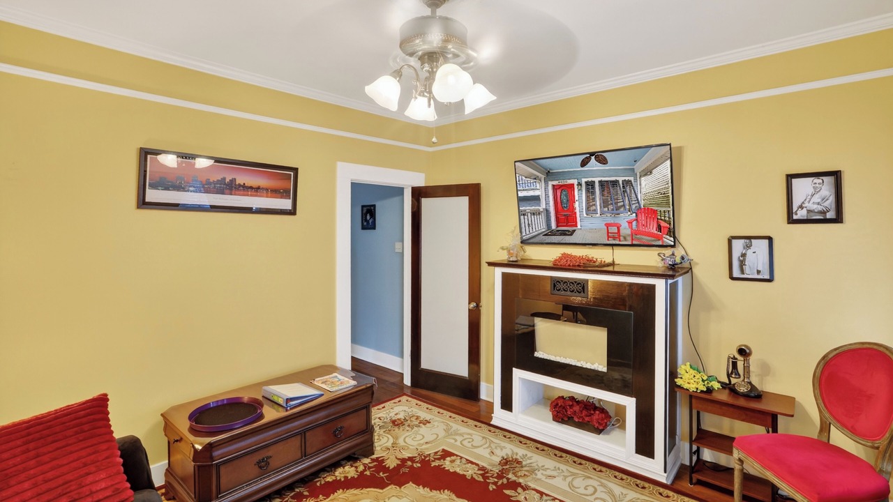 Photo of Livingroom in Irish Channel