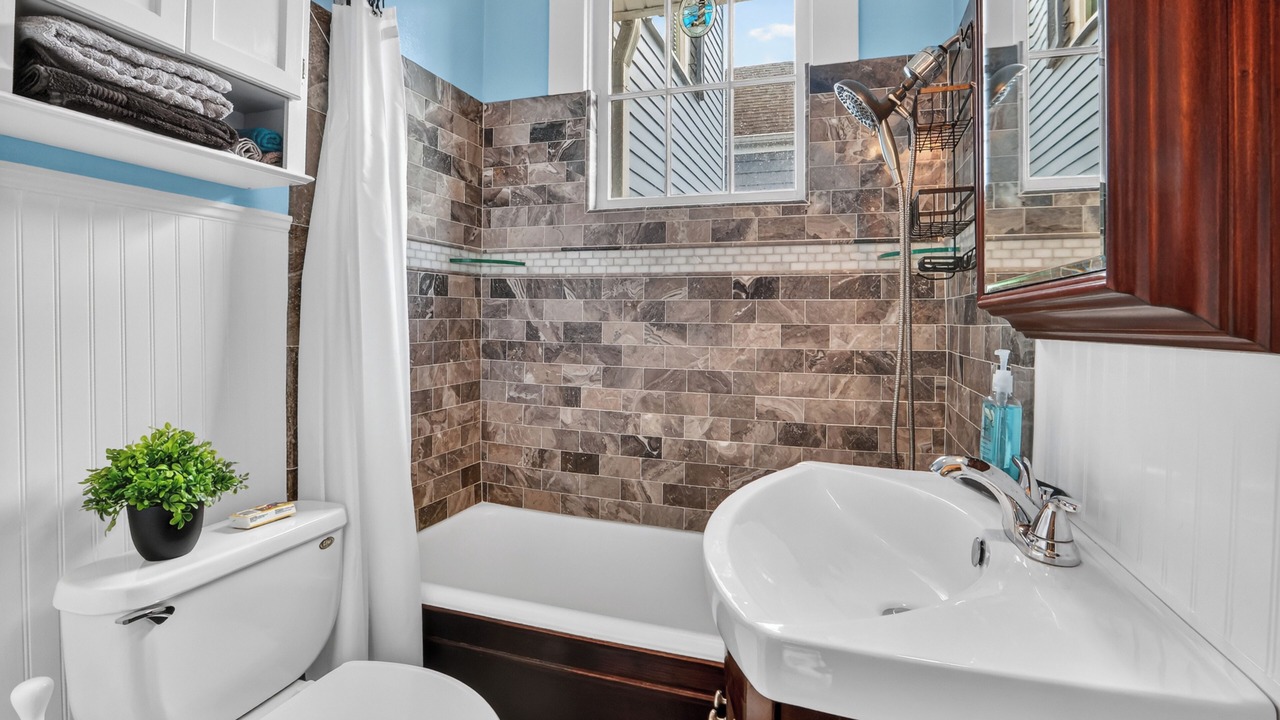 Photo of Bathroom in Irish Channel