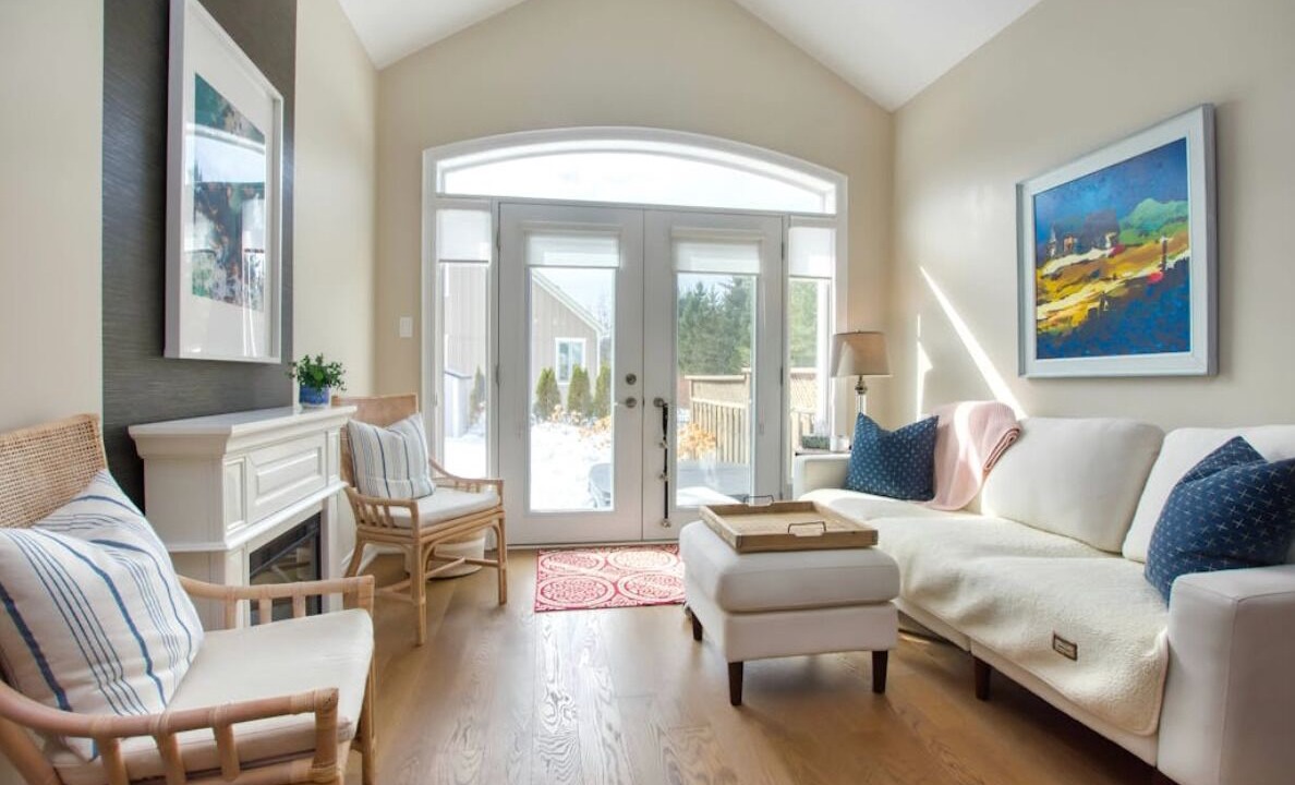 Photo of Livingroom in Wasaga Beach