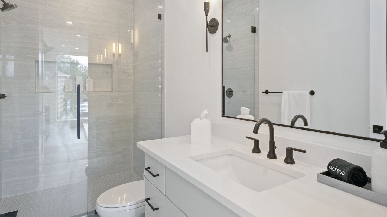Photo of Bathroom in Knox - Henderson