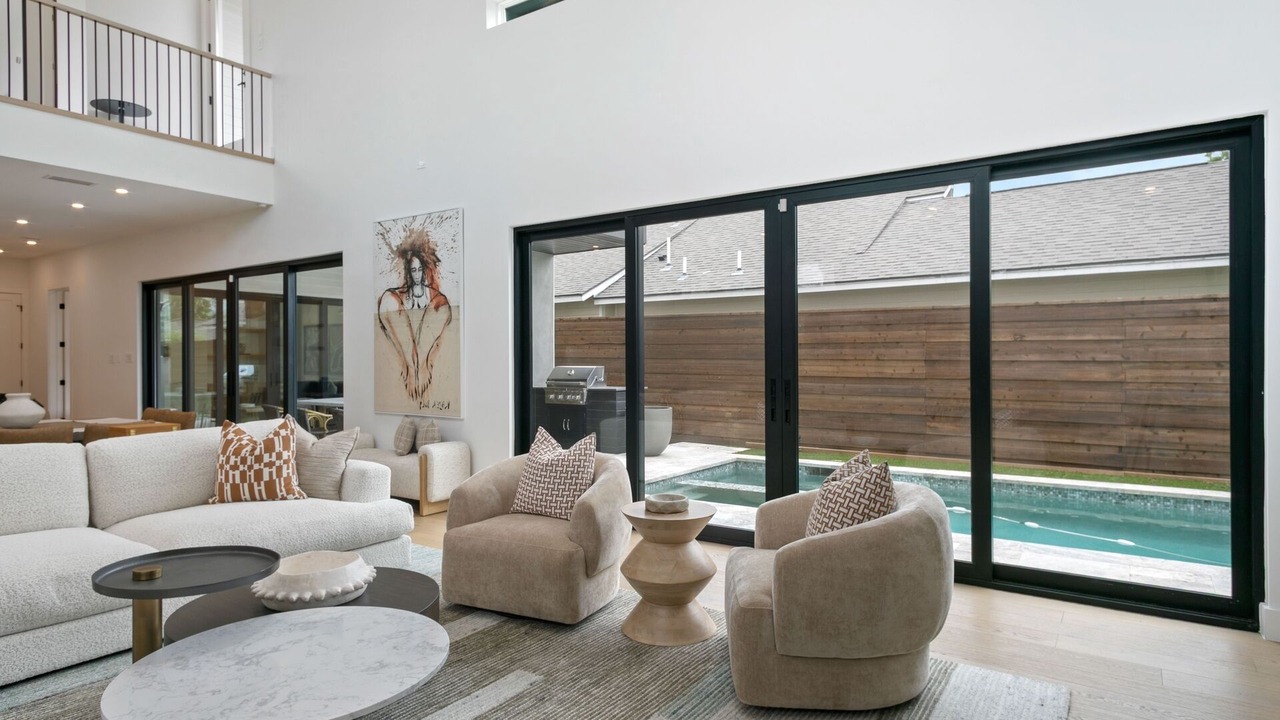 Photo of Livingroom in Knox - Henderson