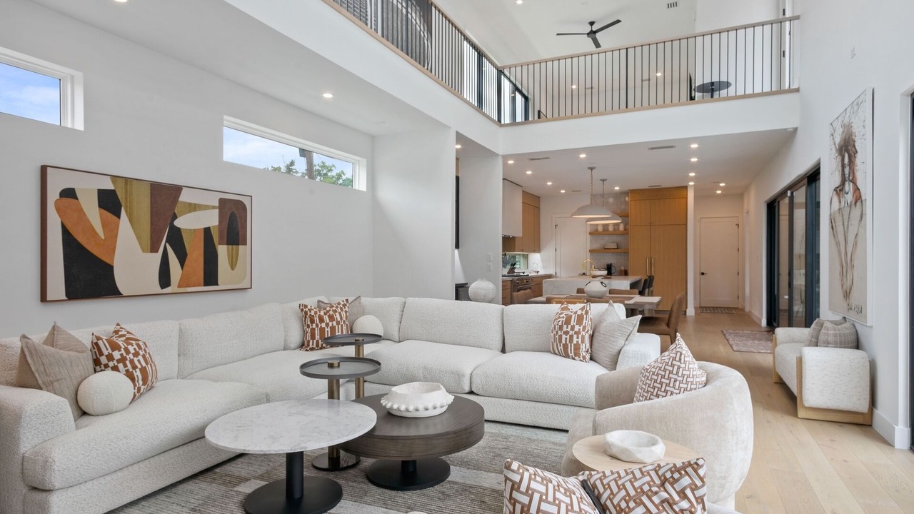 Photo of Livingroom in Knox - Henderson