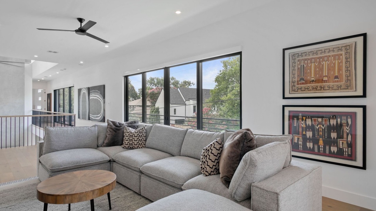 Photo of Livingroom in Knox - Henderson