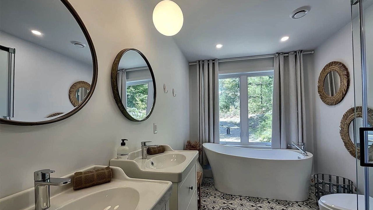 Photo of Bathroom in Chertsey