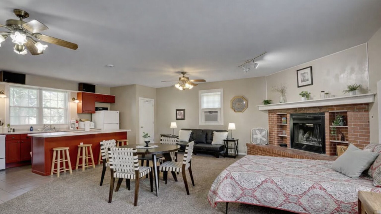 Photo of Livingroom in Nauvoo