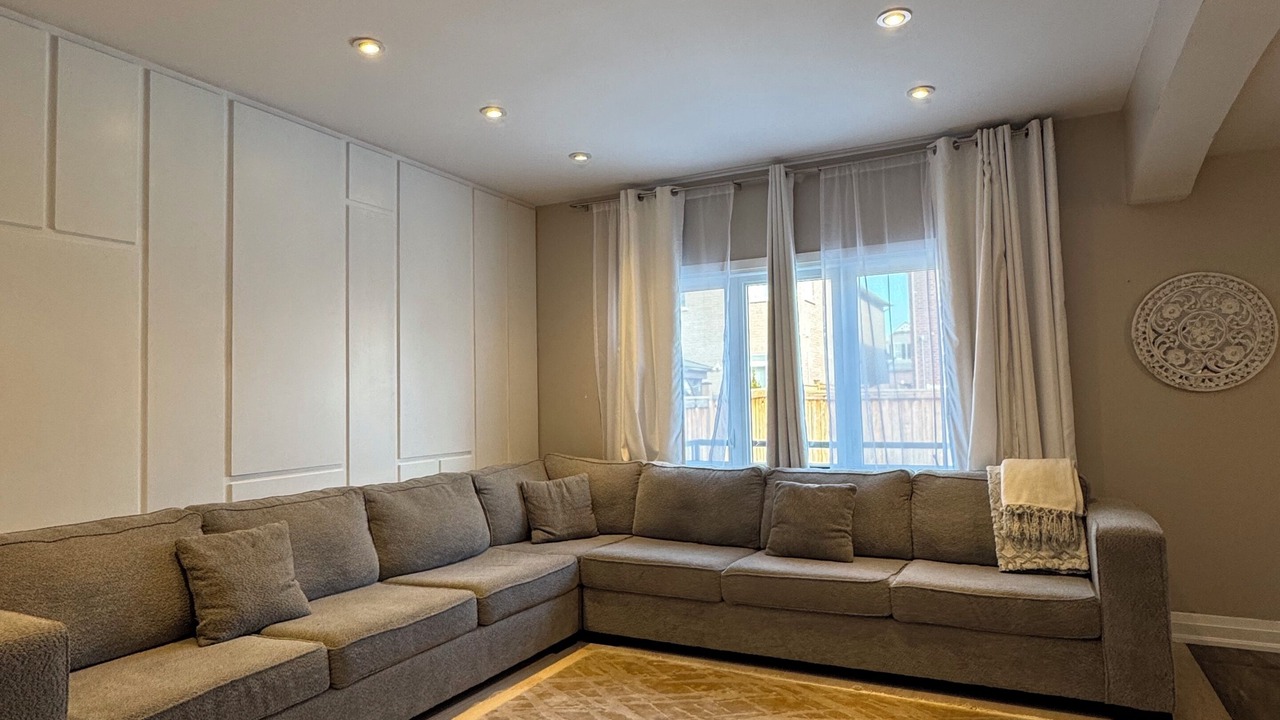 Photo of Livingroom in Courtice