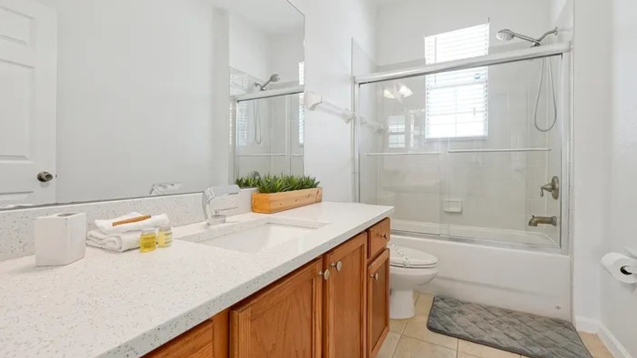 Photo of Bathroom in Trafalgar Village