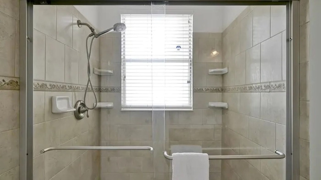 Photo of Bathroom in Trafalgar Village