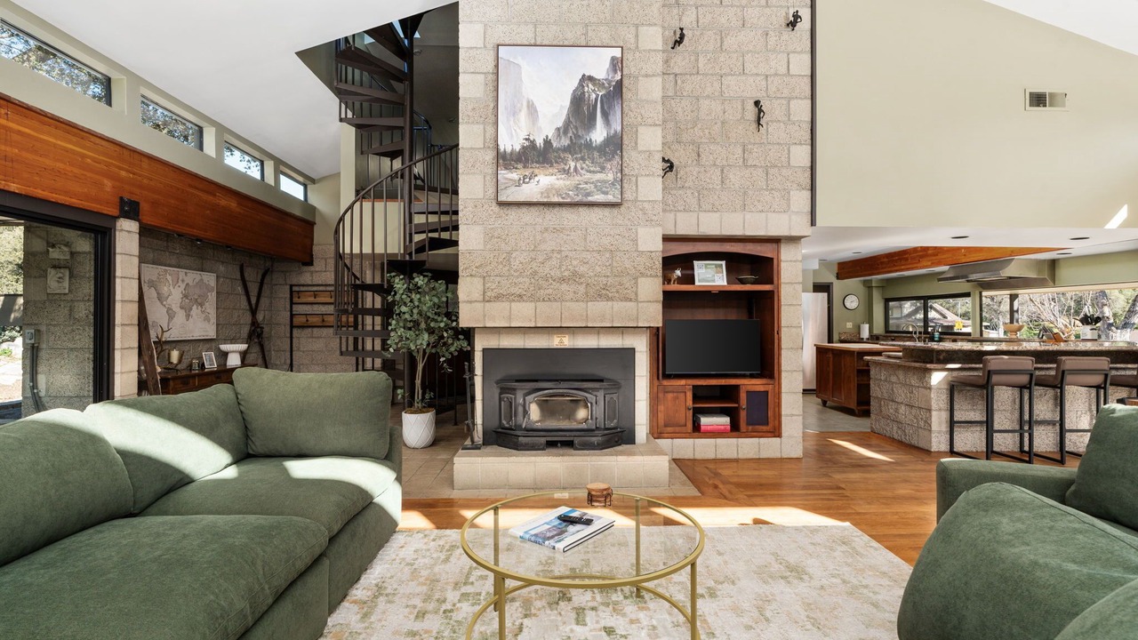Photo of Livingroom in Oakhurst