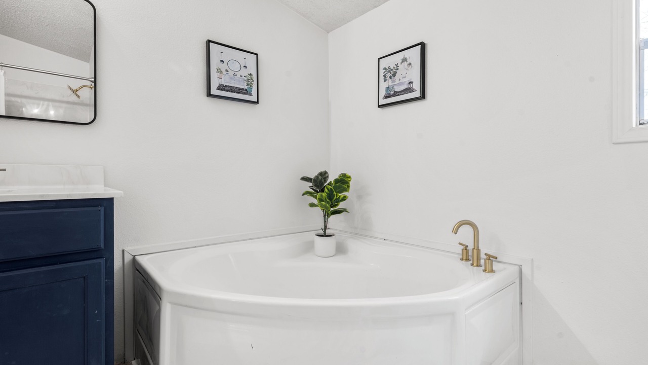 Photo of Bathroom in Canyon Lake