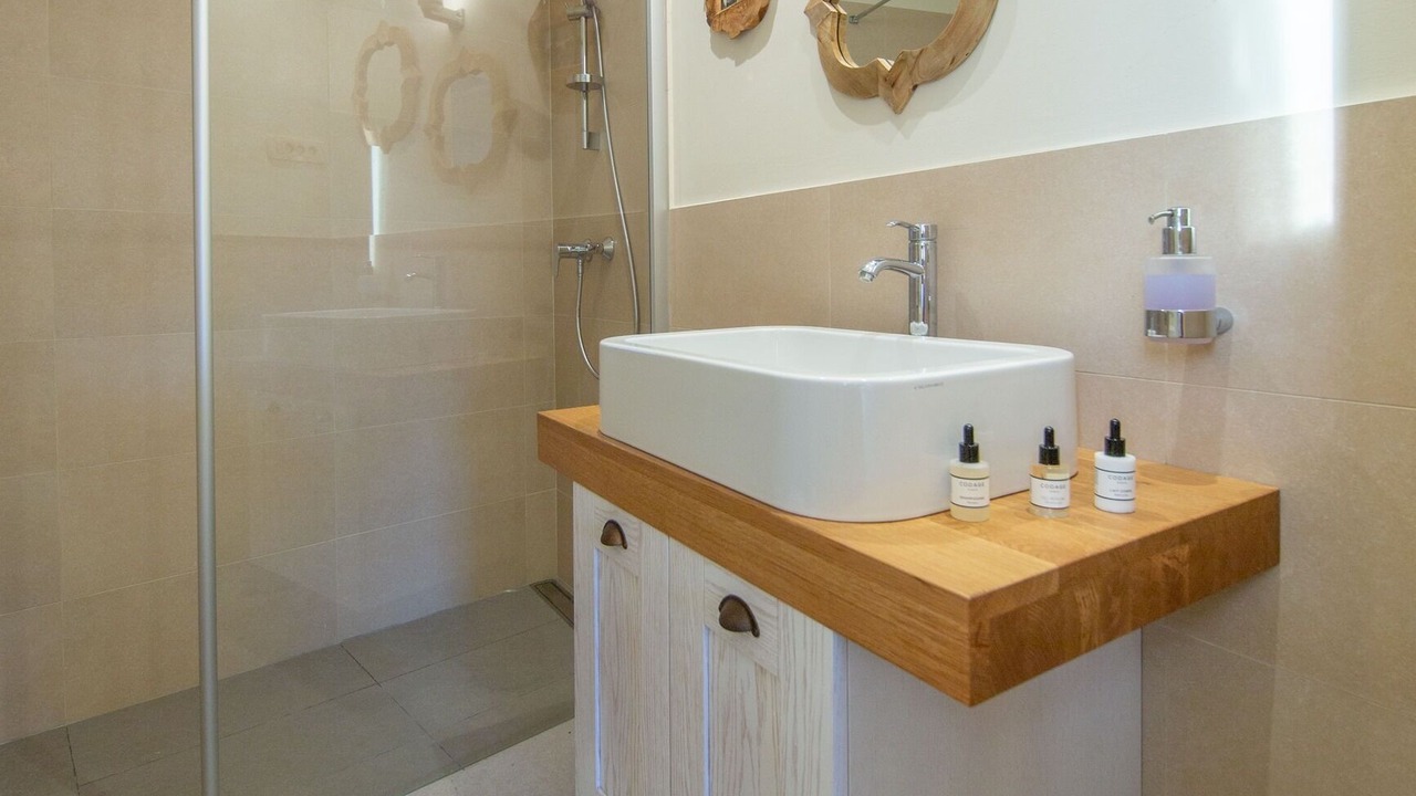 Photo of Bathroom in Komiza