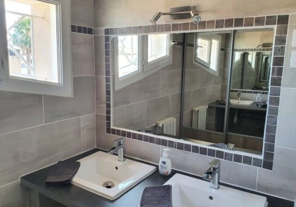 Photo of Bathroom in Teyran