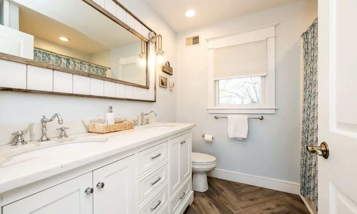 Photo of Bathroom in Miami Park