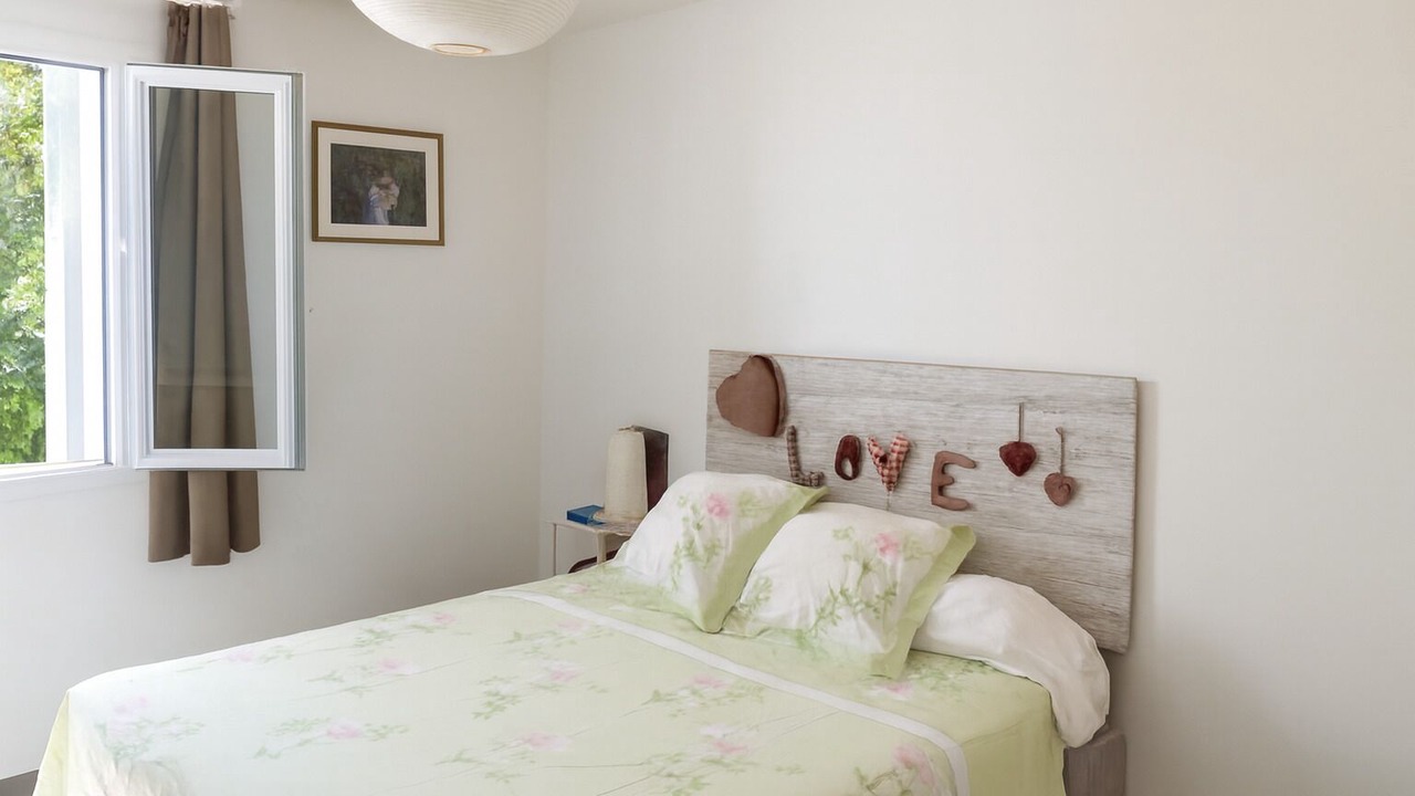 Photo of Bedroom in Camaret-sur-Aigues
