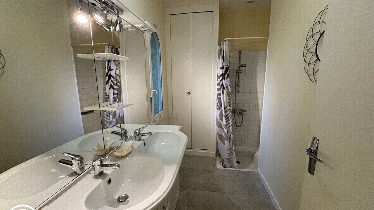 Photo of Bathroom in Saint-Vincent-Sterlanges