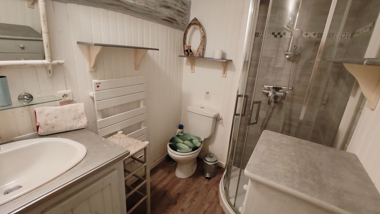 Photo of Bathroom in Saint-Lucien