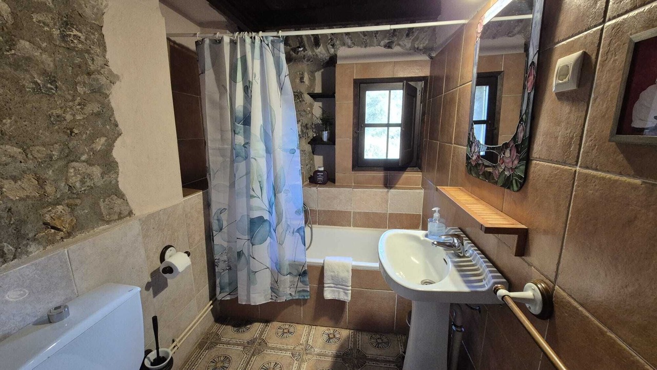 Photo of Bathroom in Montagut