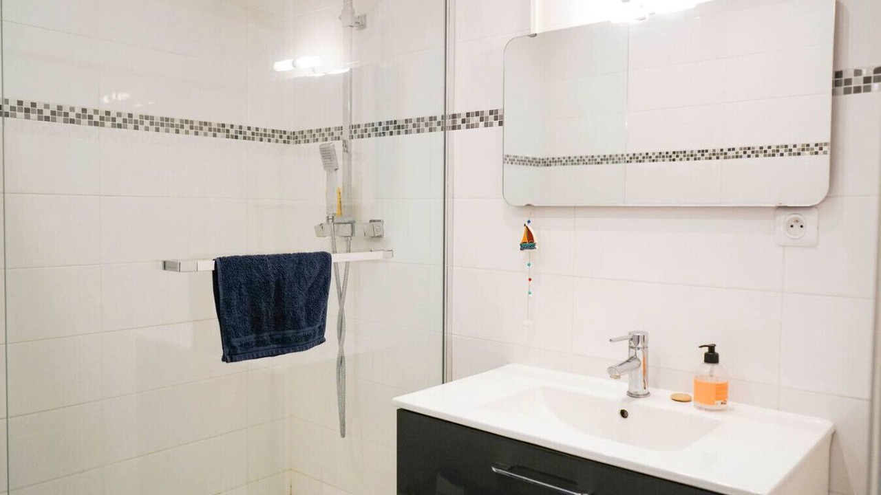 Photo of Bathroom in Republique–Point-du-Jour