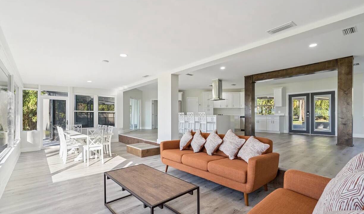 Photo of Livingroom in Pine Castle