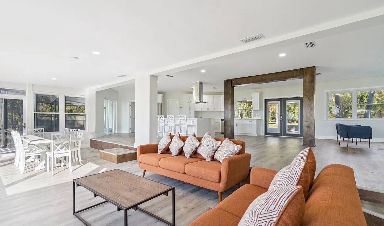 Photo of Livingroom in Pine Castle