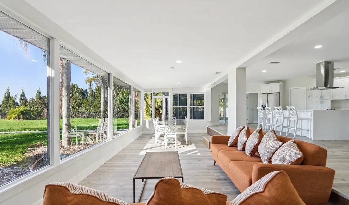 Photo of Livingroom in Pine Castle