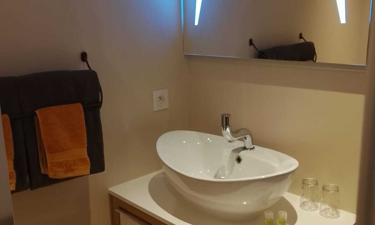 Photo of Bathroom in Saint-Saturnin-de-Lucian