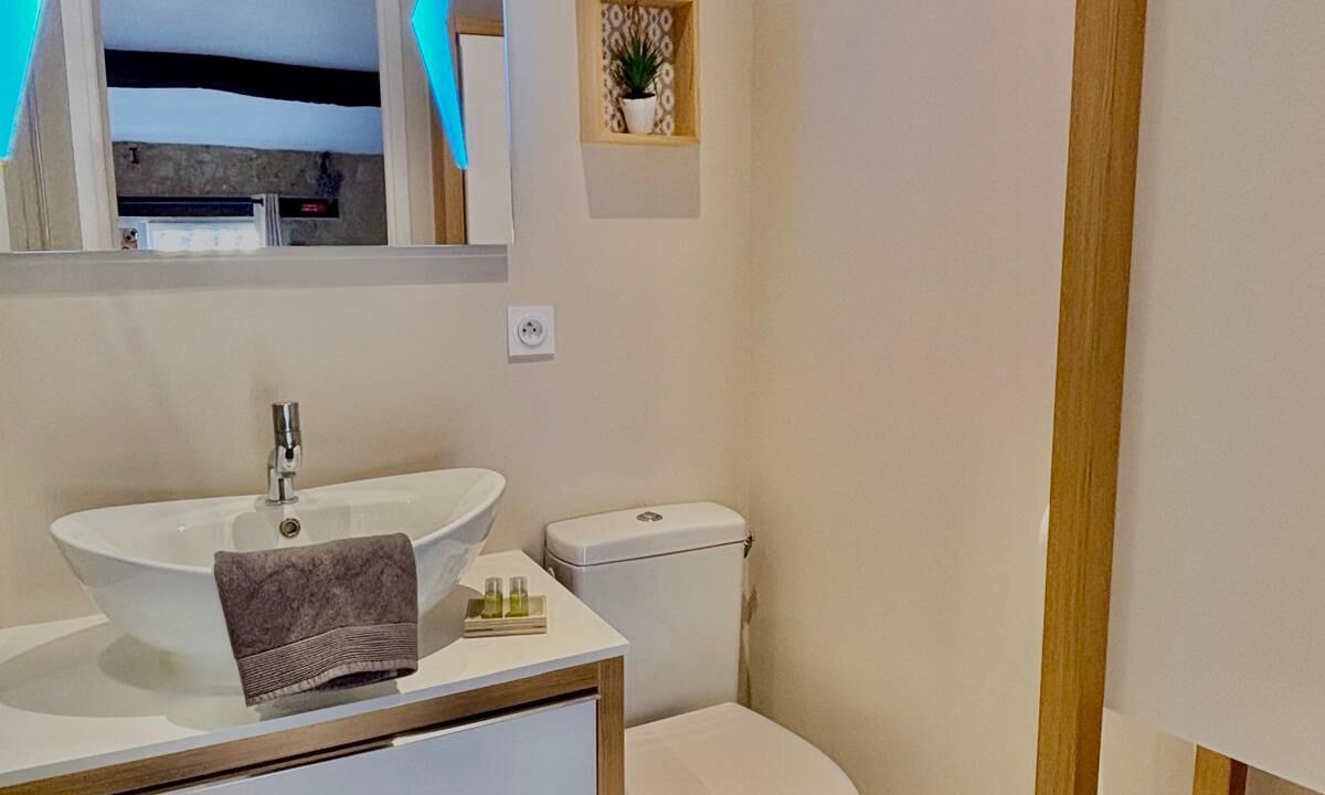 Photo of Bathroom in Saint-Saturnin-de-Lucian