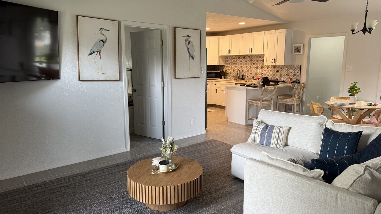 Photo of Livingroom in Horseshoe Bay