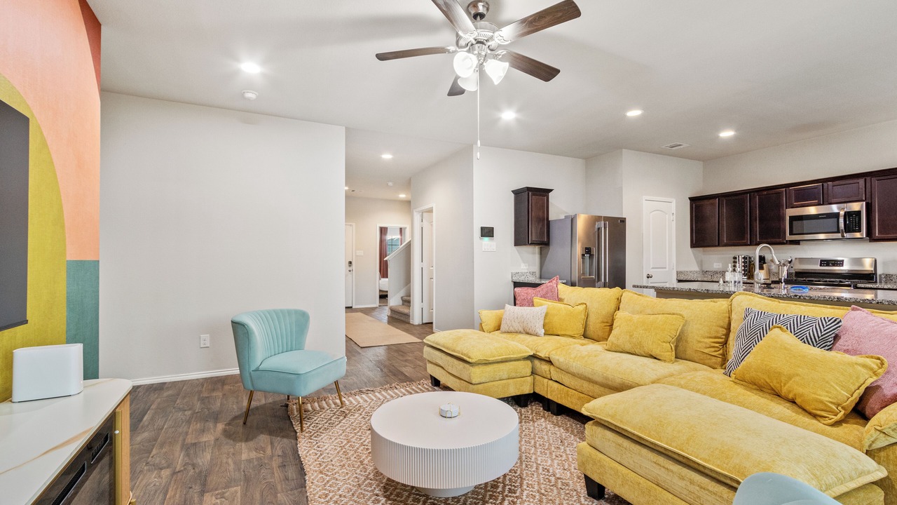Photo of Livingroom in Spring