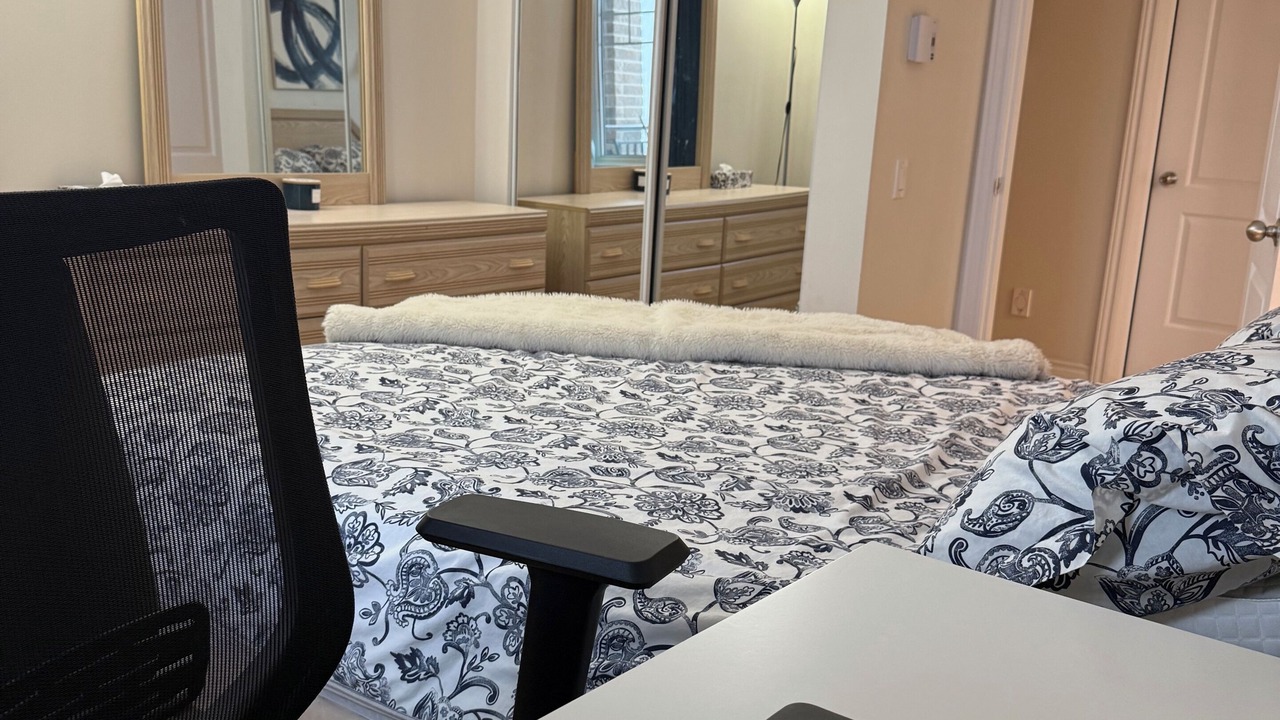 Photo of Bedroom in Pierrefonds-Roxboro