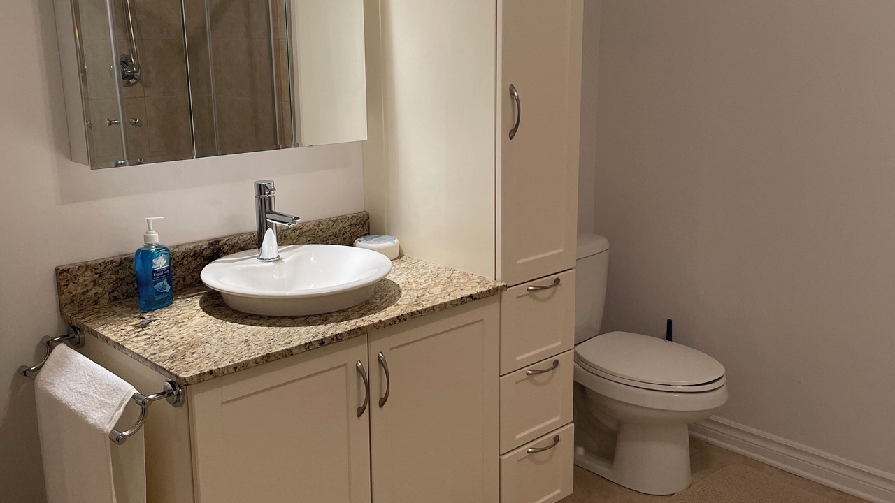 Photo of Bathroom in Pierrefonds-Roxboro