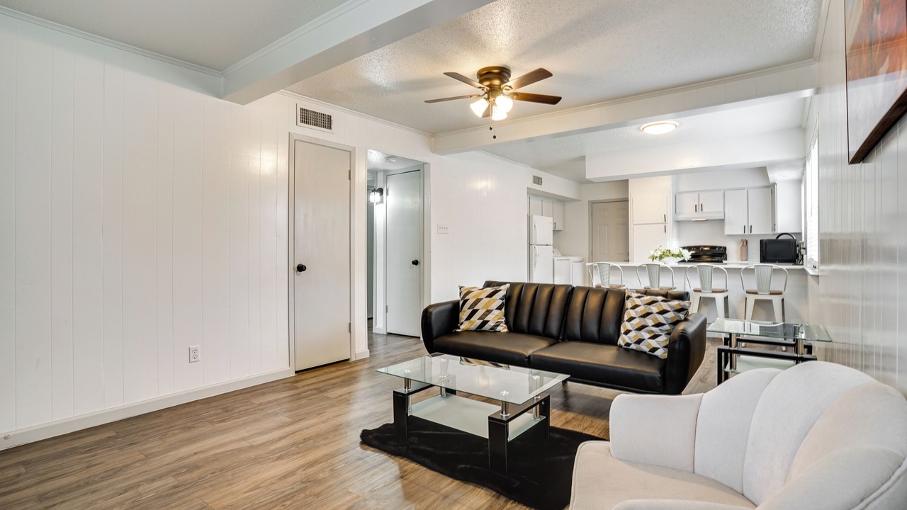 Photo of Livingroom in West Arlington
