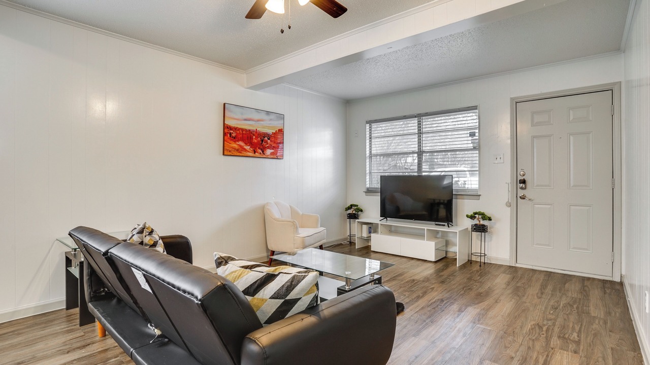 Photo of Livingroom in West Arlington