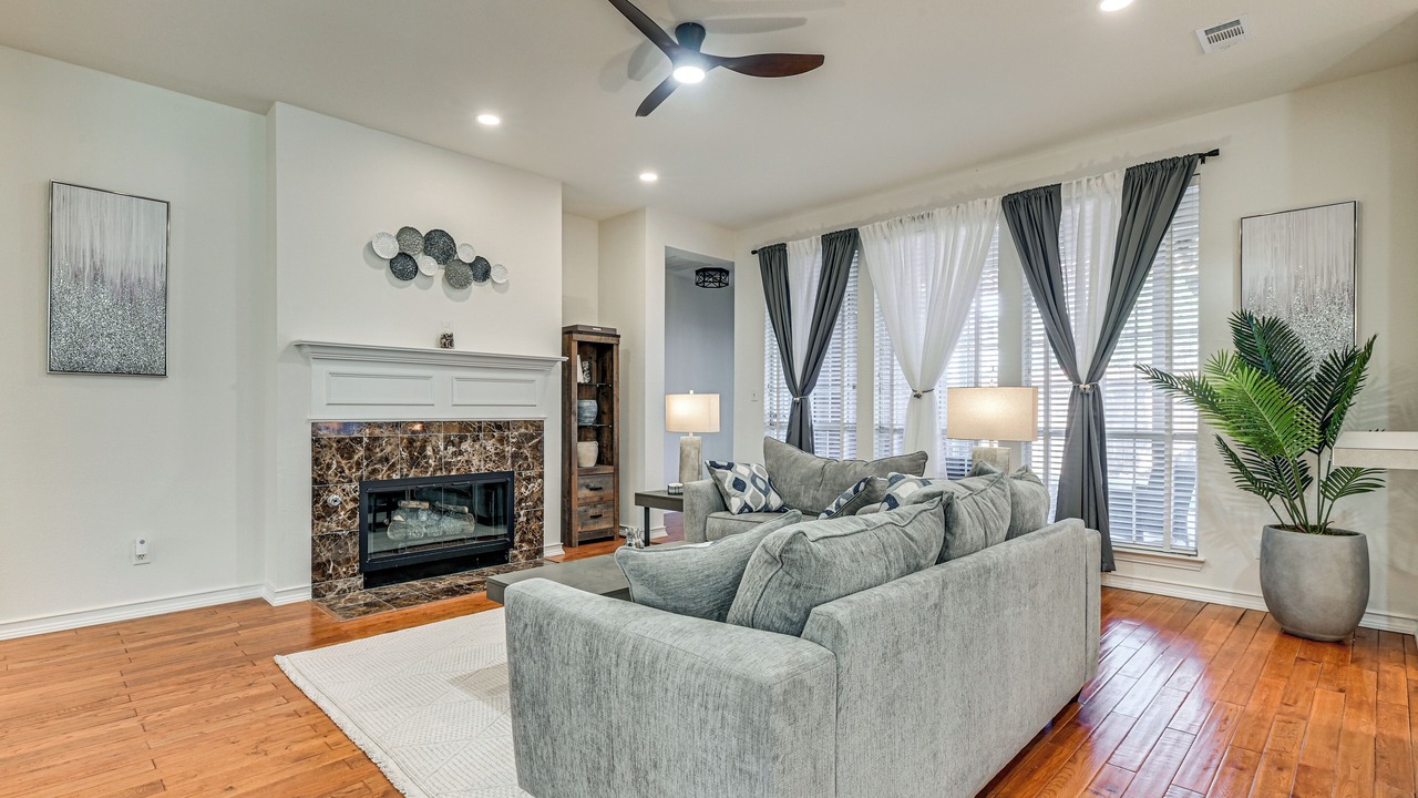 Photo of Livingroom in Far North Dallas