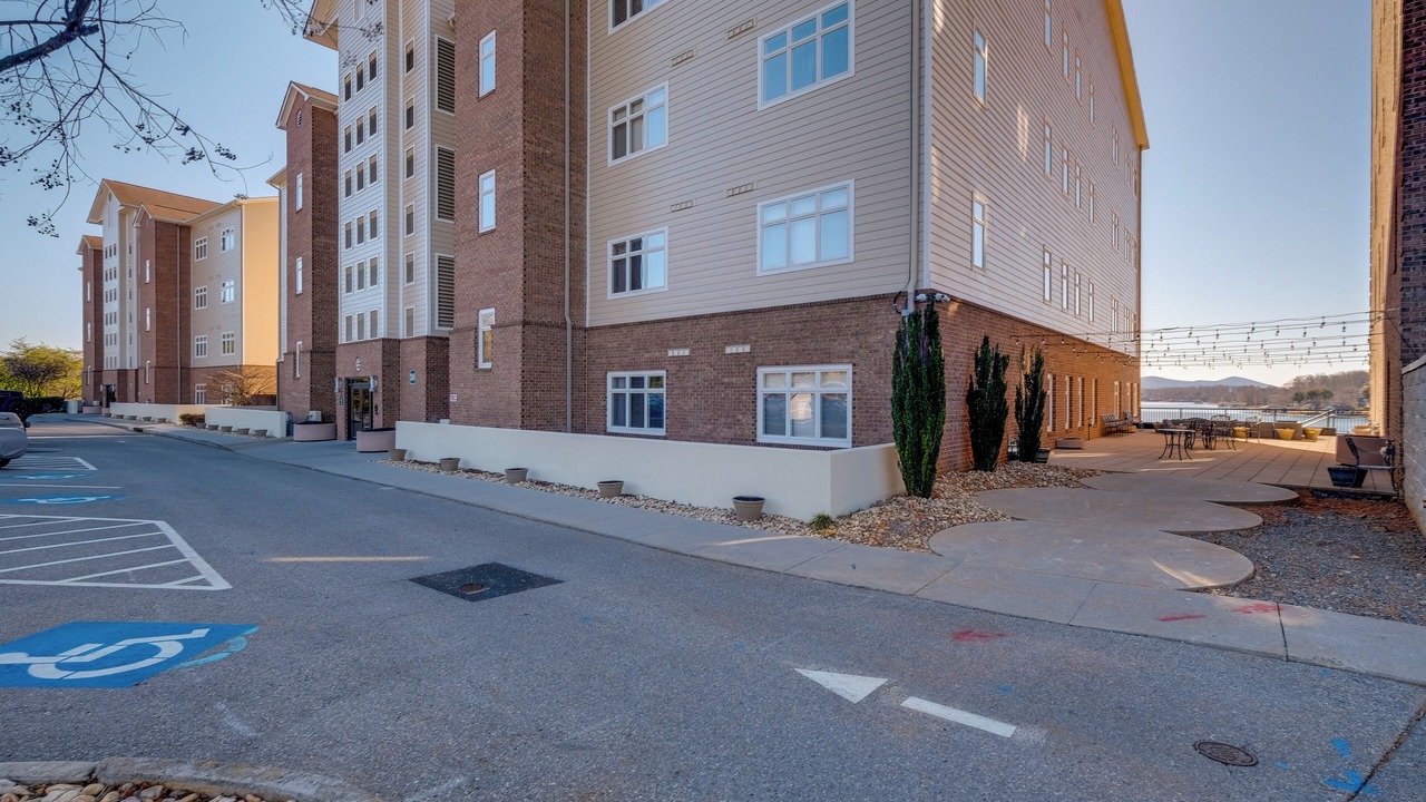 Photo of Outdoor in Huddleston